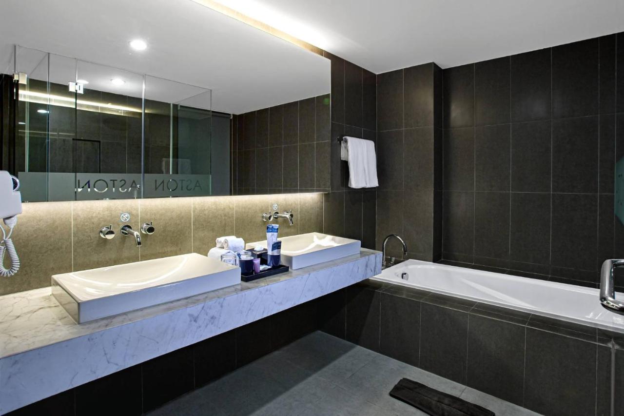 Aston Sidoarjo City Hotel & Conference Center Exteriör bild
