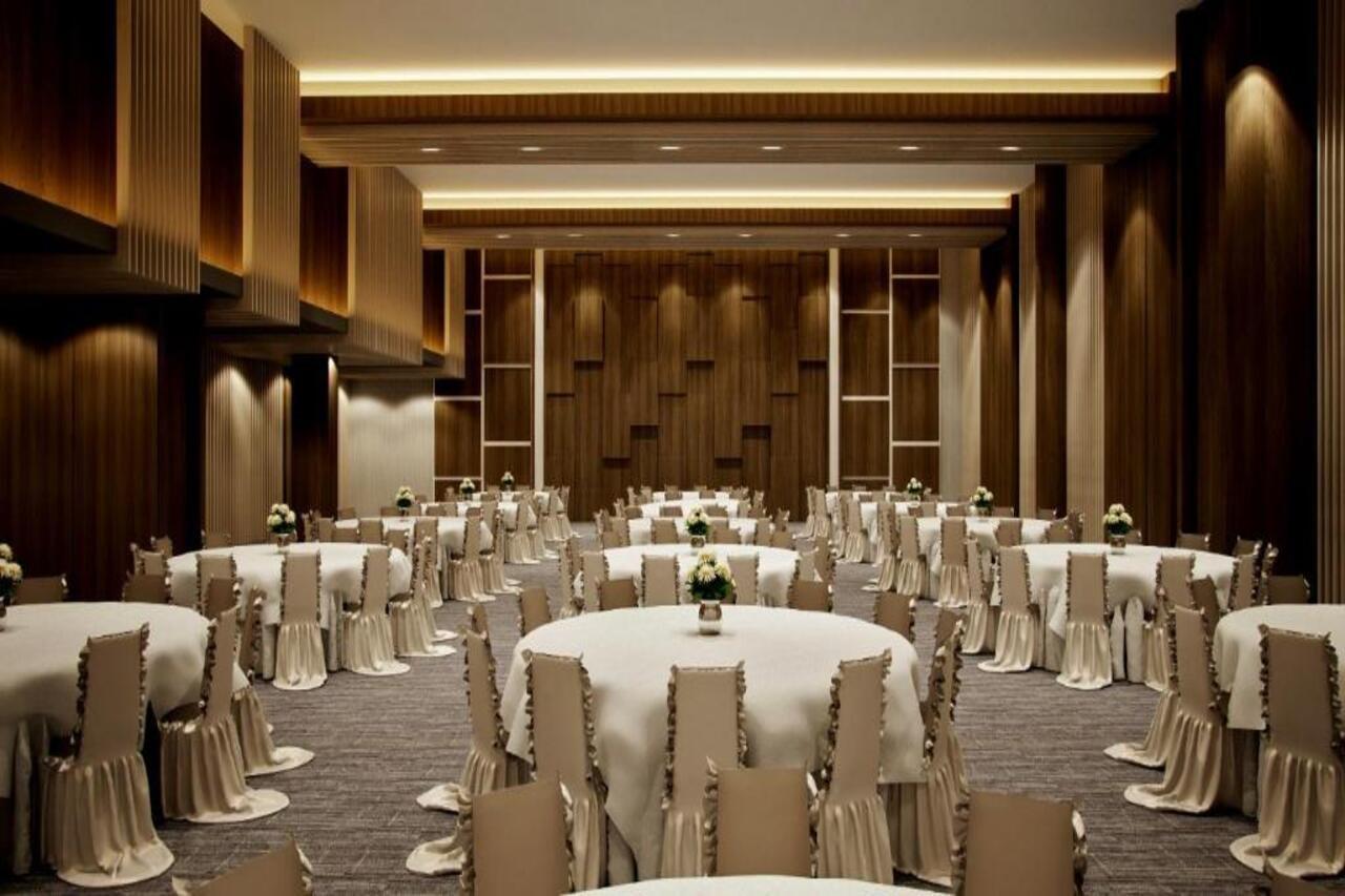 Aston Sidoarjo City Hotel & Conference Center Exteriör bild