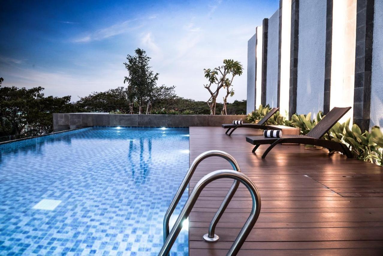 Aston Sidoarjo City Hotel & Conference Center Exteriör bild